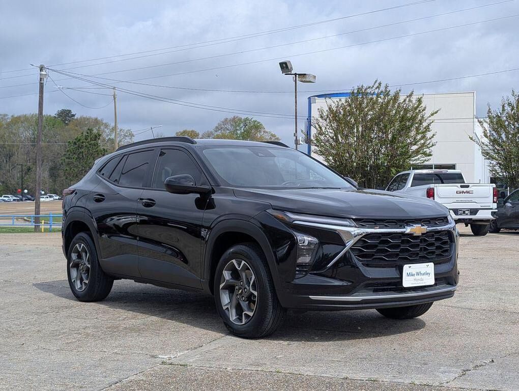 2025 CHEVROLET Trax