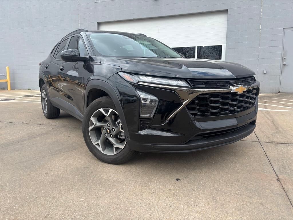 2025 CHEVROLET Trax