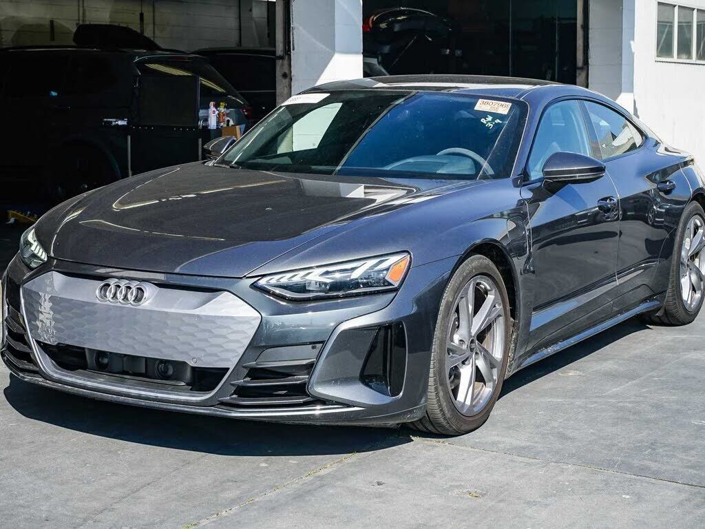 2022 AUDI e-tron