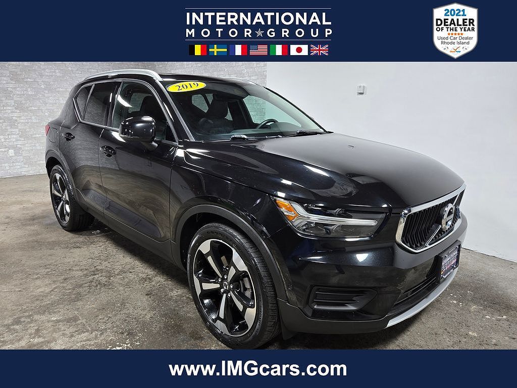 2019 VOLVO XC40