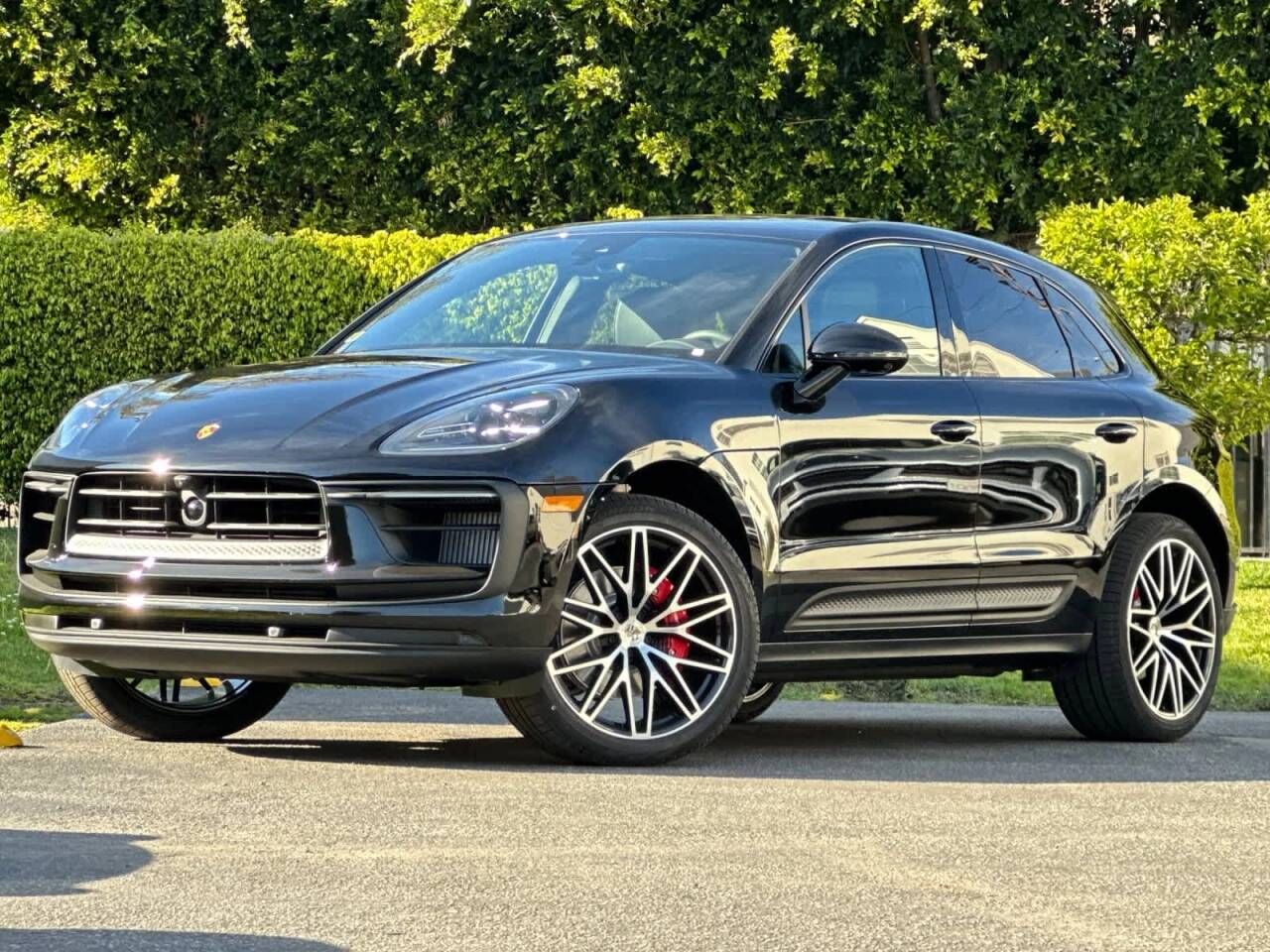 2026 PORSCHE Macan
