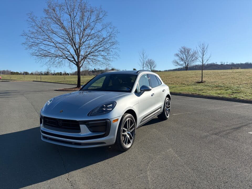 2025 PORSCHE Macan