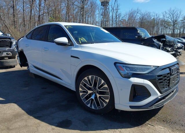 2024 AUDI Q8
