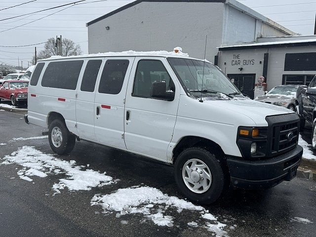 2011 FORD E-350
