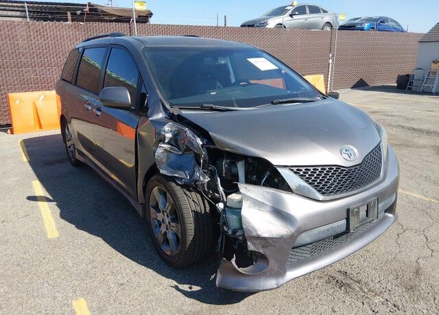 2015 TOYOTA Sienna