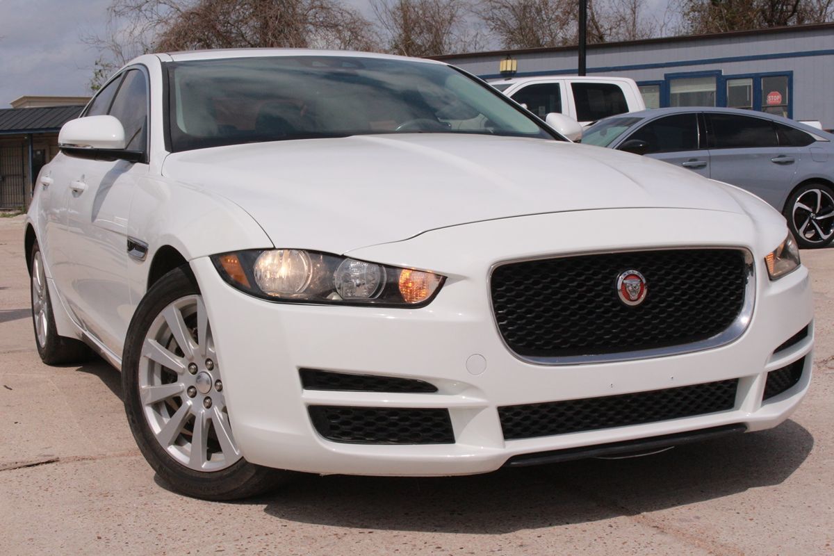 2019 JAGUAR XE