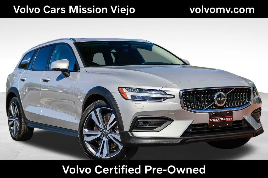 2025 VOLVO V60CC