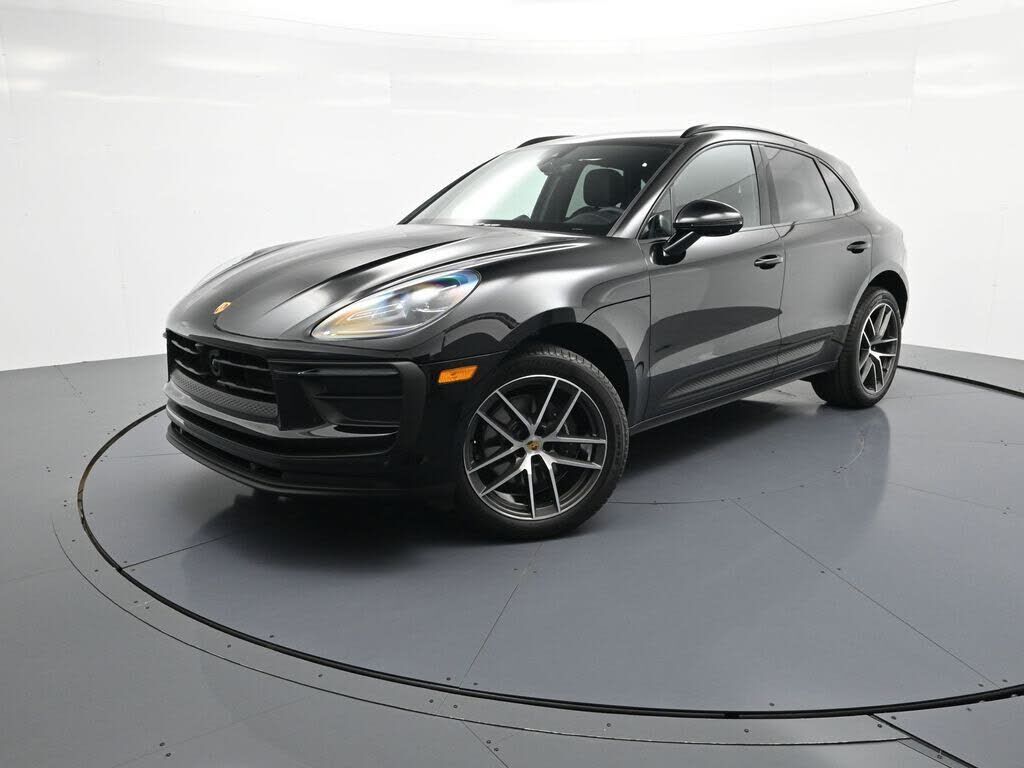 2026 PORSCHE Macan