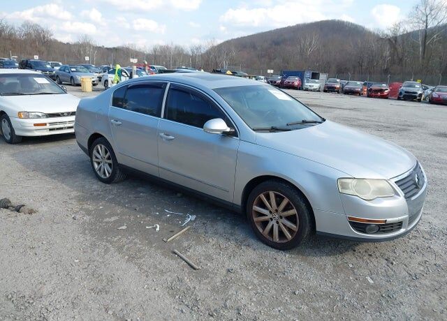 2010 VOLKSWAGEN Passat