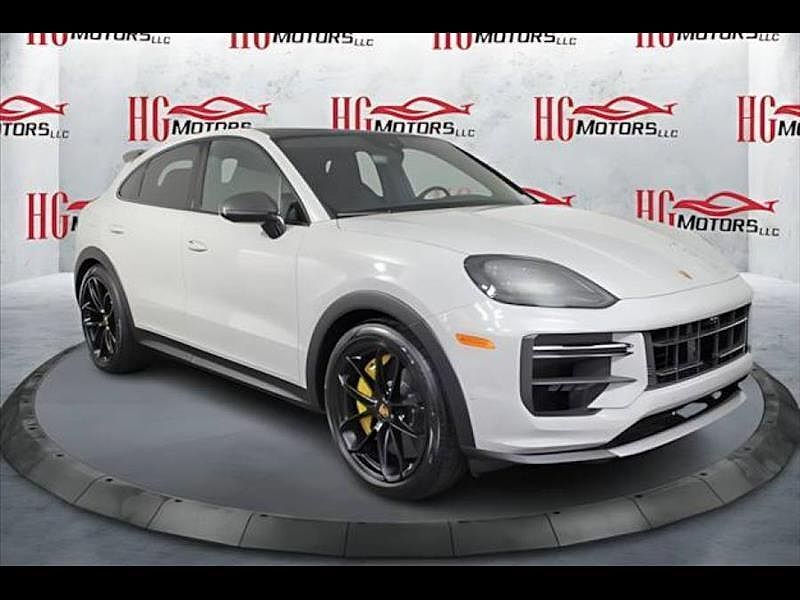 2024 PORSCHE Cayenne