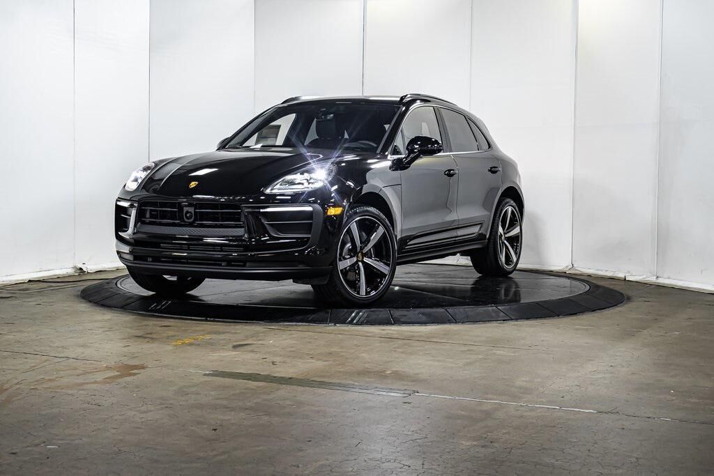 2025 PORSCHE Macan