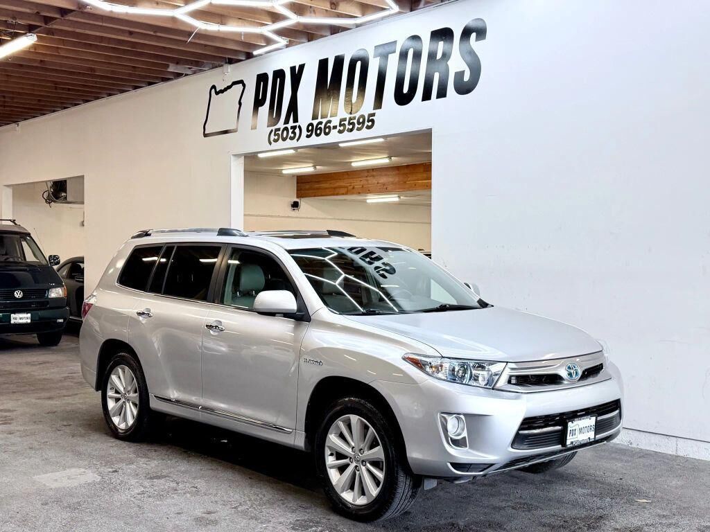 2011 TOYOTA Highlander