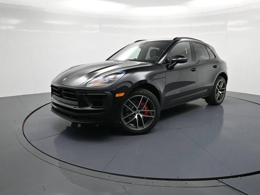2026 PORSCHE Macan