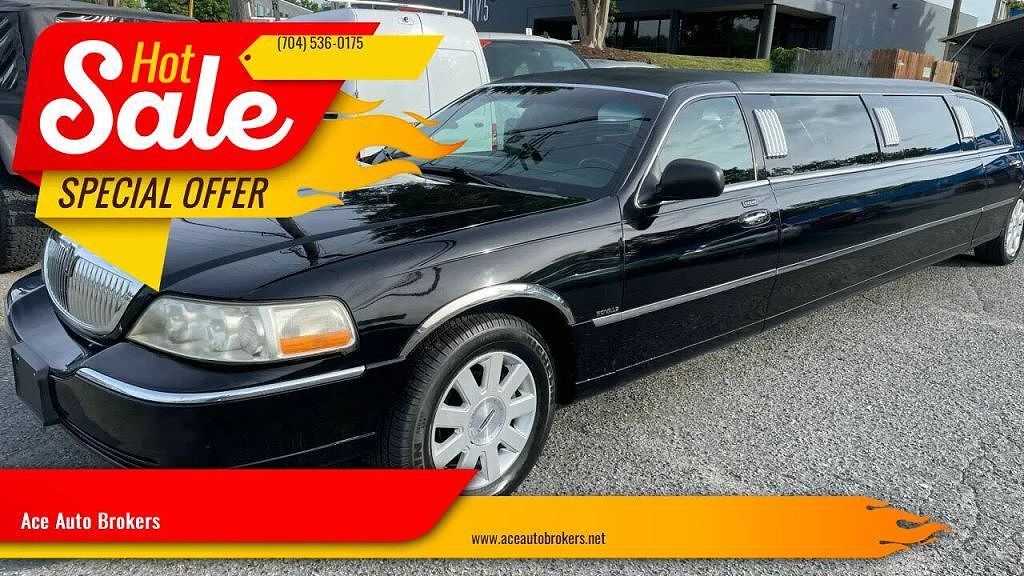 2005 LINCOLN Town Car