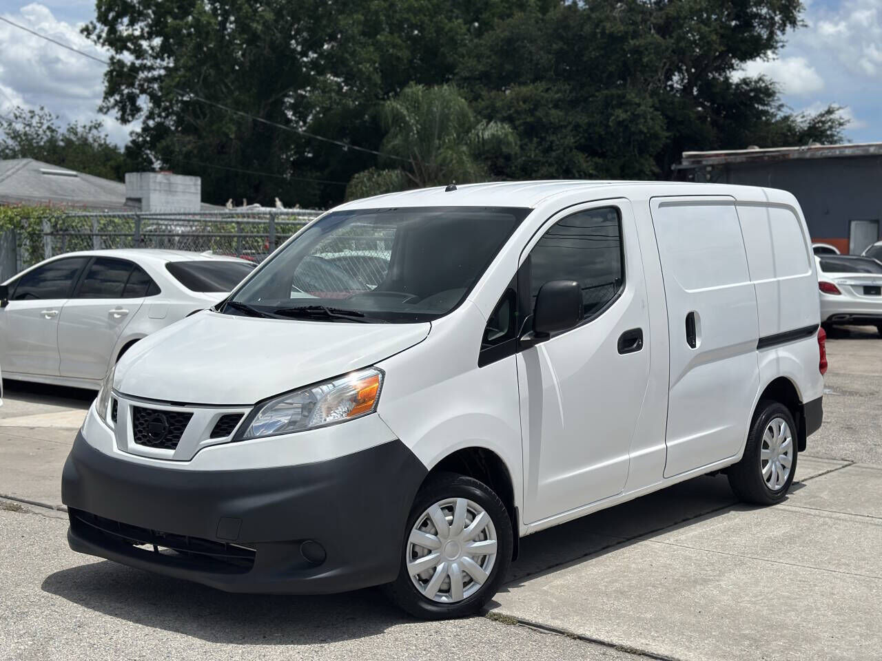2017 NISSAN NV200