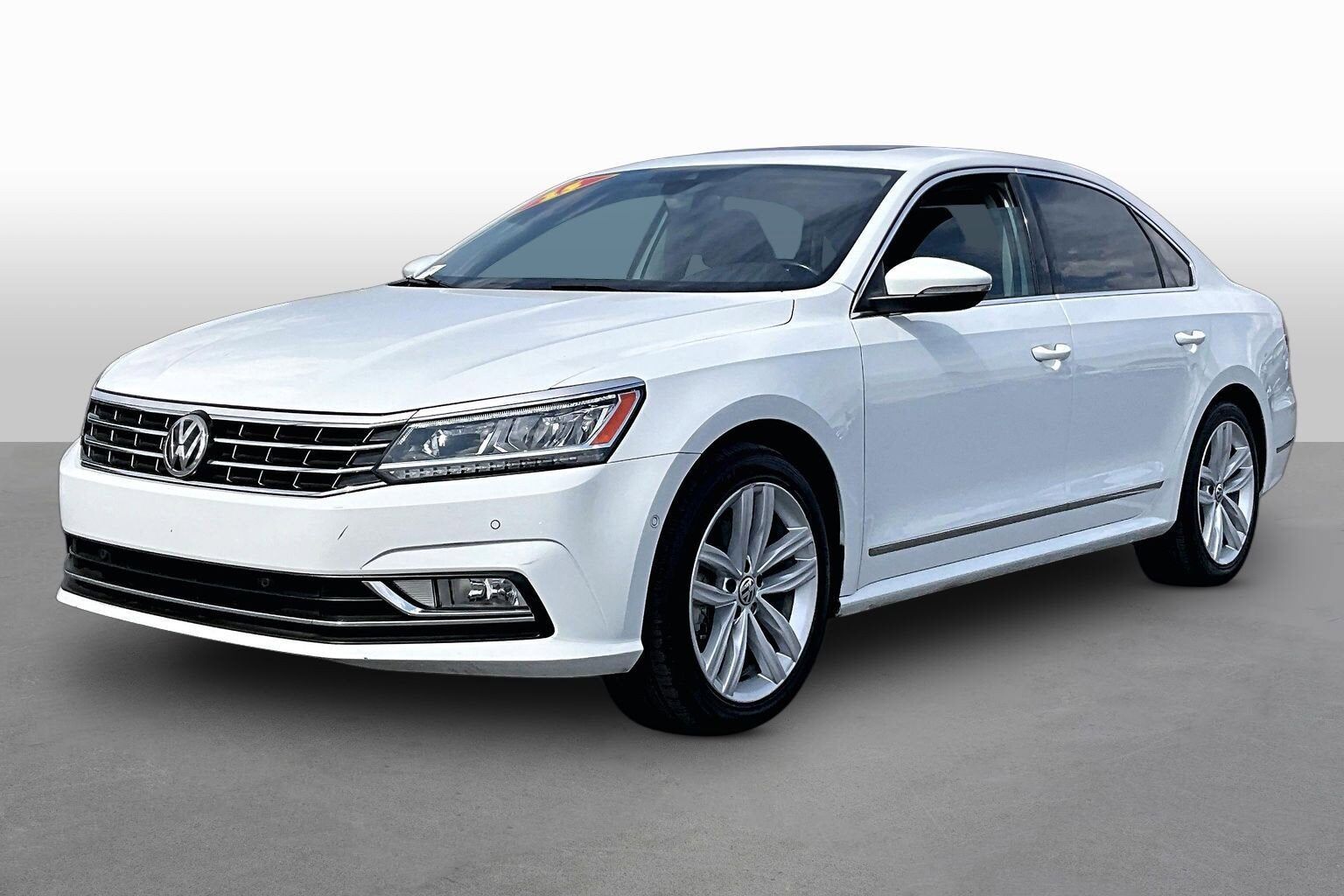 2018 VOLKSWAGEN Passat