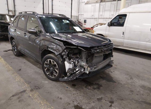 2025 SUBARU Forester