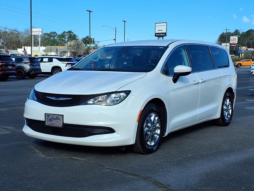 2023 CHRYSLER Voyager