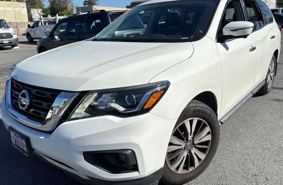 2017 NISSAN Pathfinder