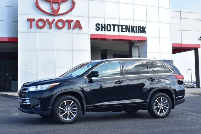 2017 TOYOTA Highlander