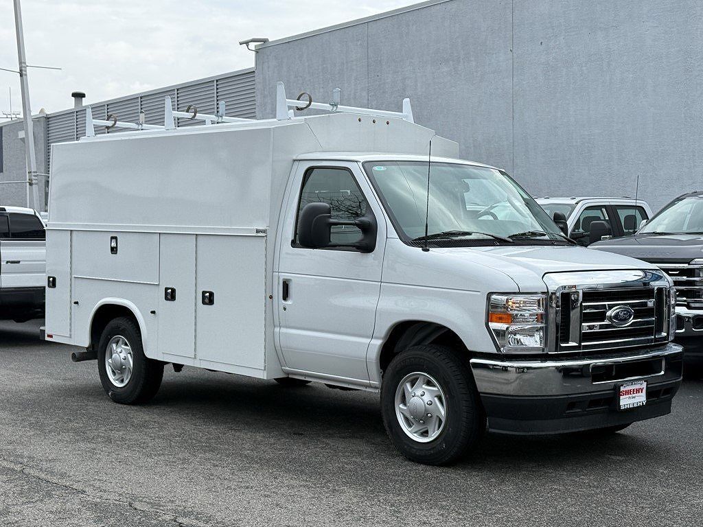 2025 Ford E-350