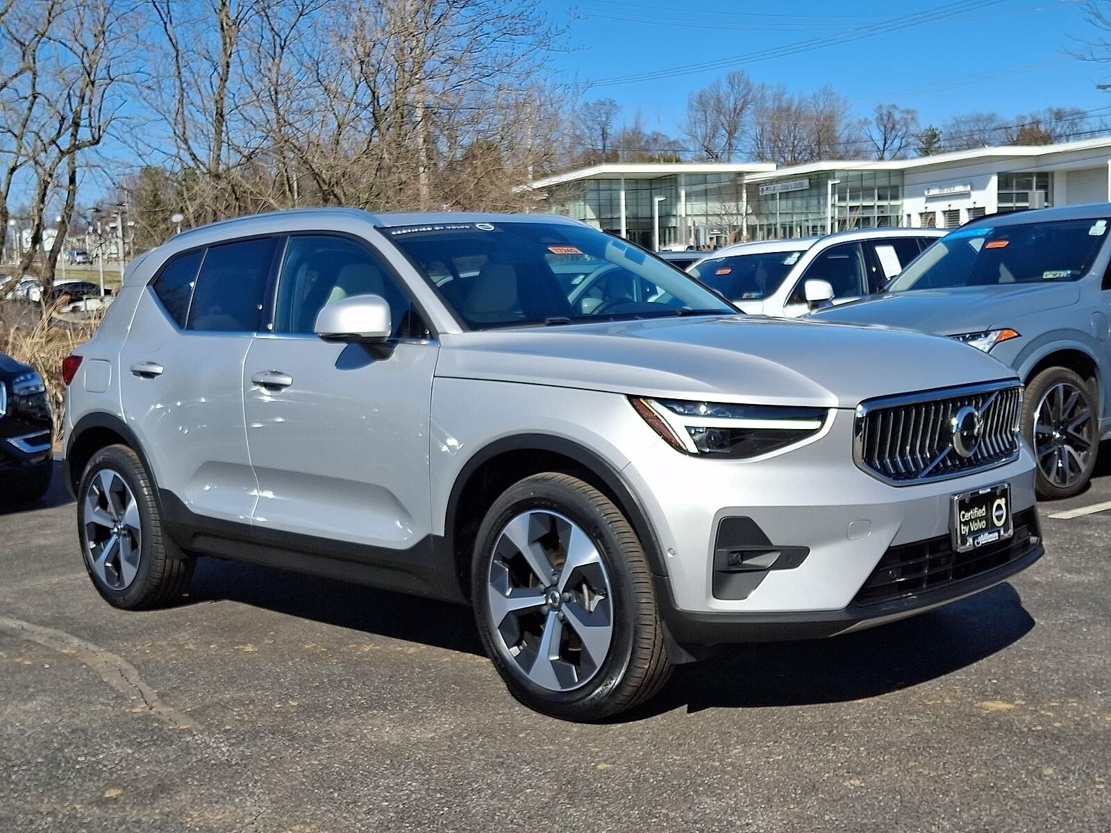 2023 VOLVO XC40