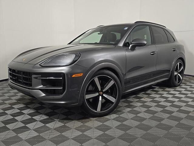 2025 PORSCHE Cayenne
