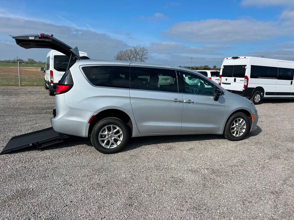 2026 CHRYSLER Voyager