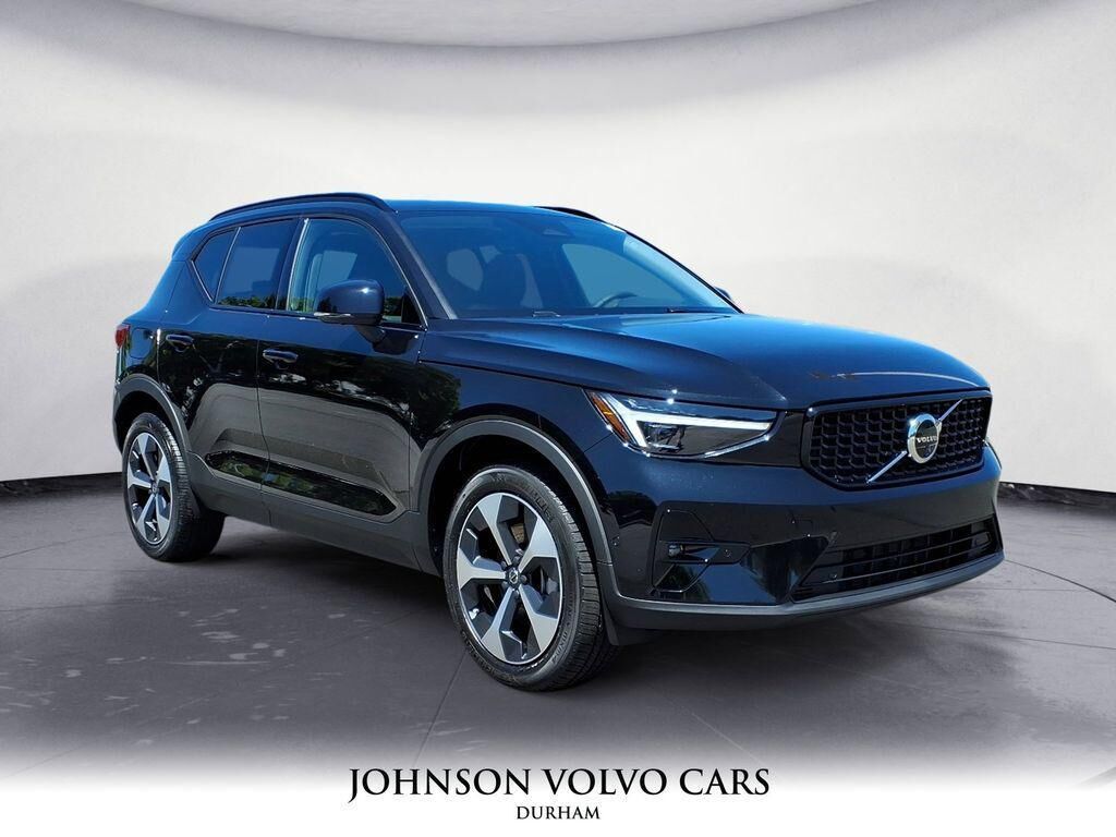 2026 VOLVO XC40