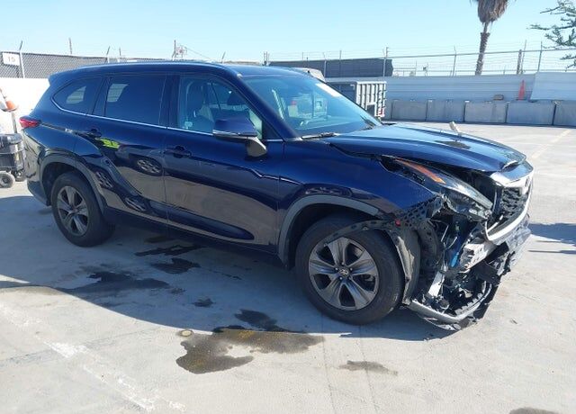 2021 TOYOTA Highlander