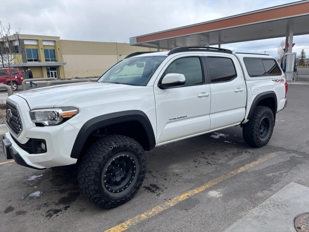 2018 TOYOTA Tacoma