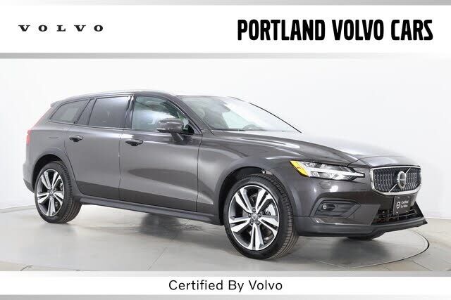 2025 VOLVO V60CC