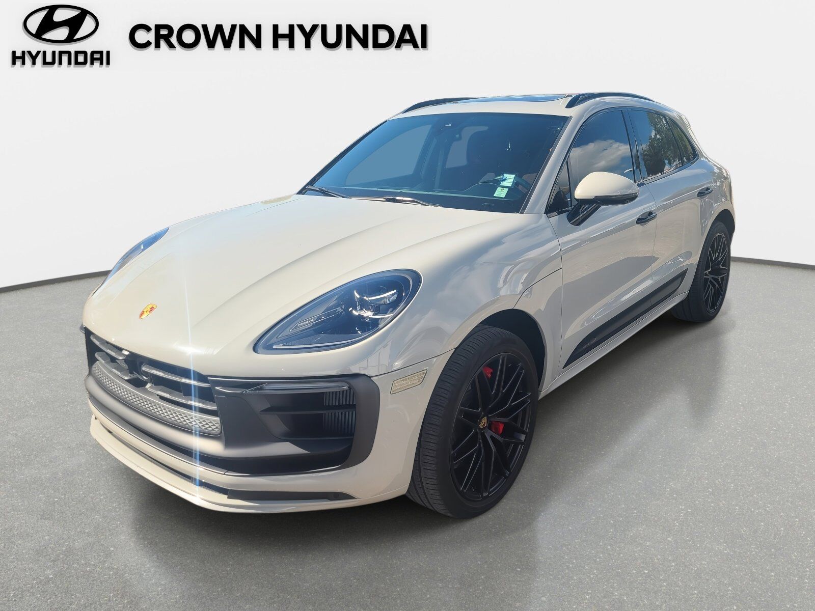 2023 PORSCHE Macan