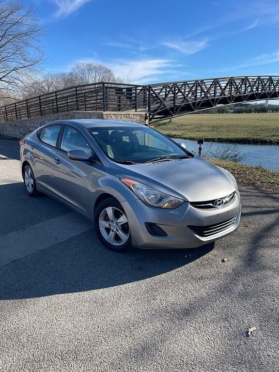 2011 HYUNDAI Elantra