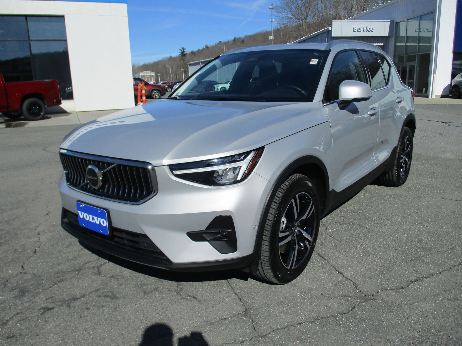 2023 VOLVO XC40