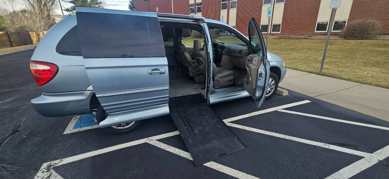 2003 CHRYSLER Town and Country