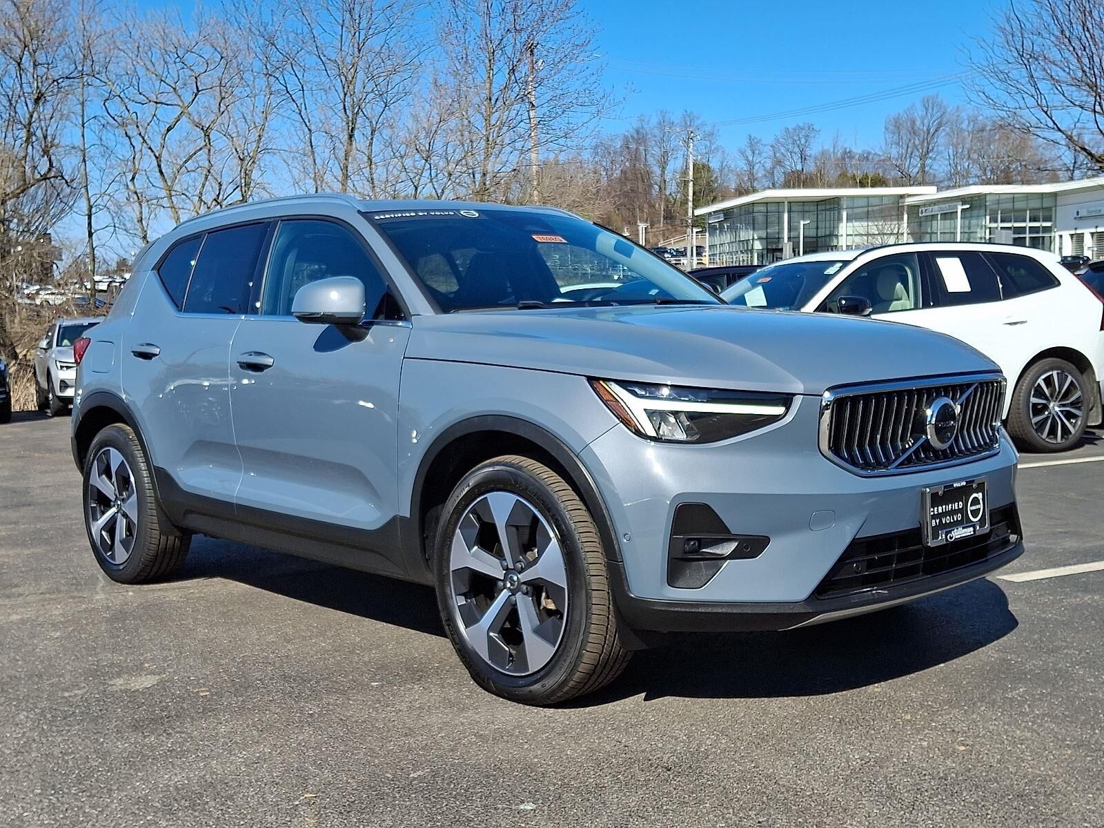 2023 VOLVO XC40