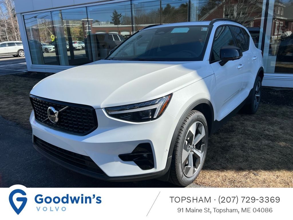 2026 VOLVO XC40