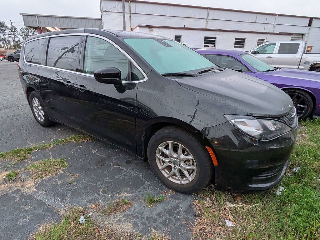 2023 CHRYSLER Voyager