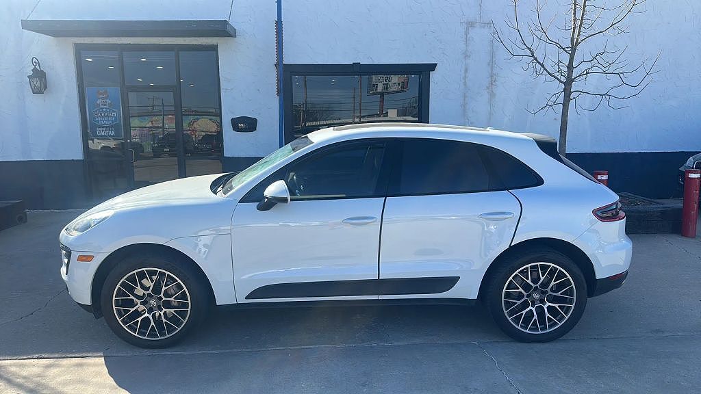 2016 PORSCHE Macan
