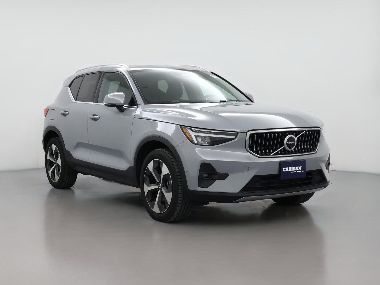 2025 VOLVO XC40