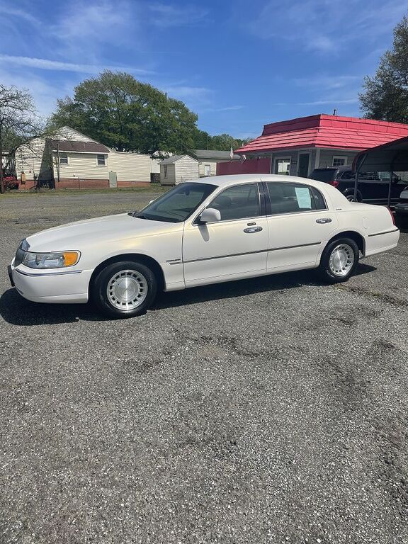 2002 LINCOLN Town Car