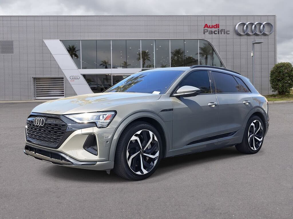2024 AUDI Q8