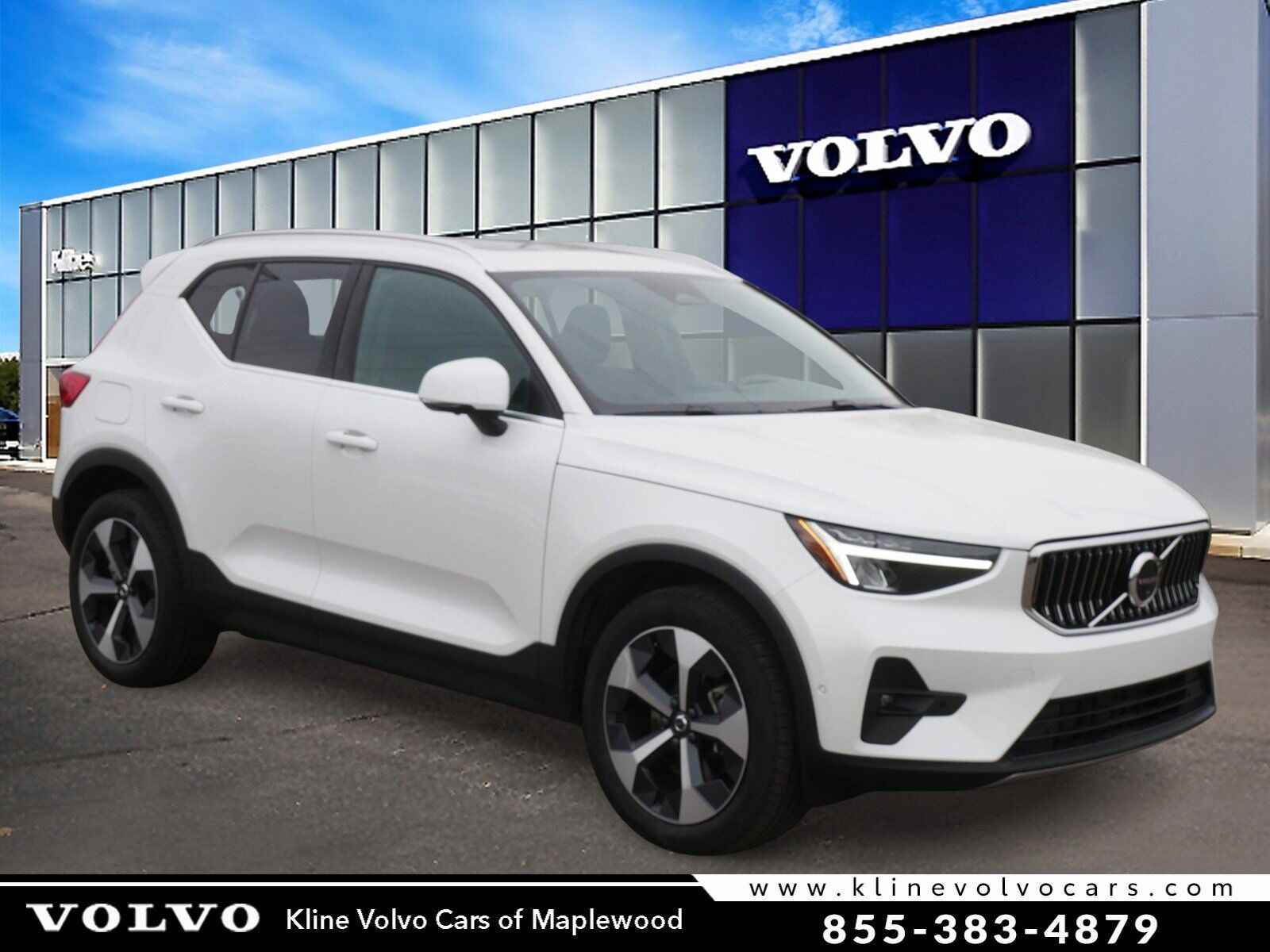 2025 VOLVO XC40