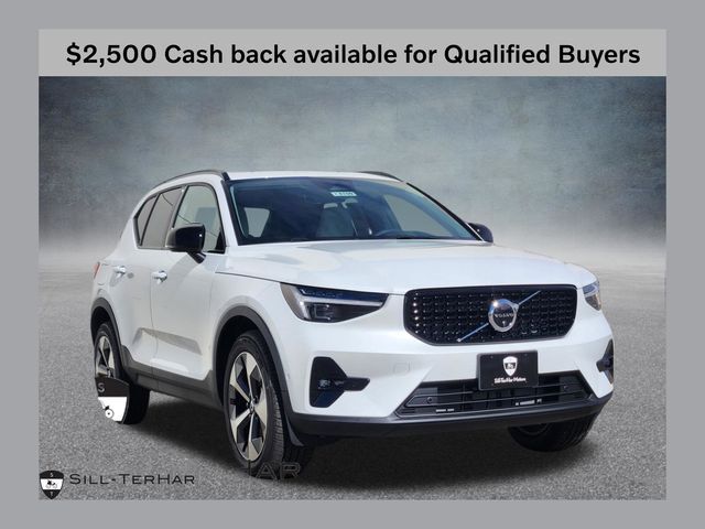2026 VOLVO XC40