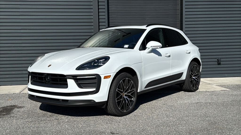 2026 PORSCHE Macan