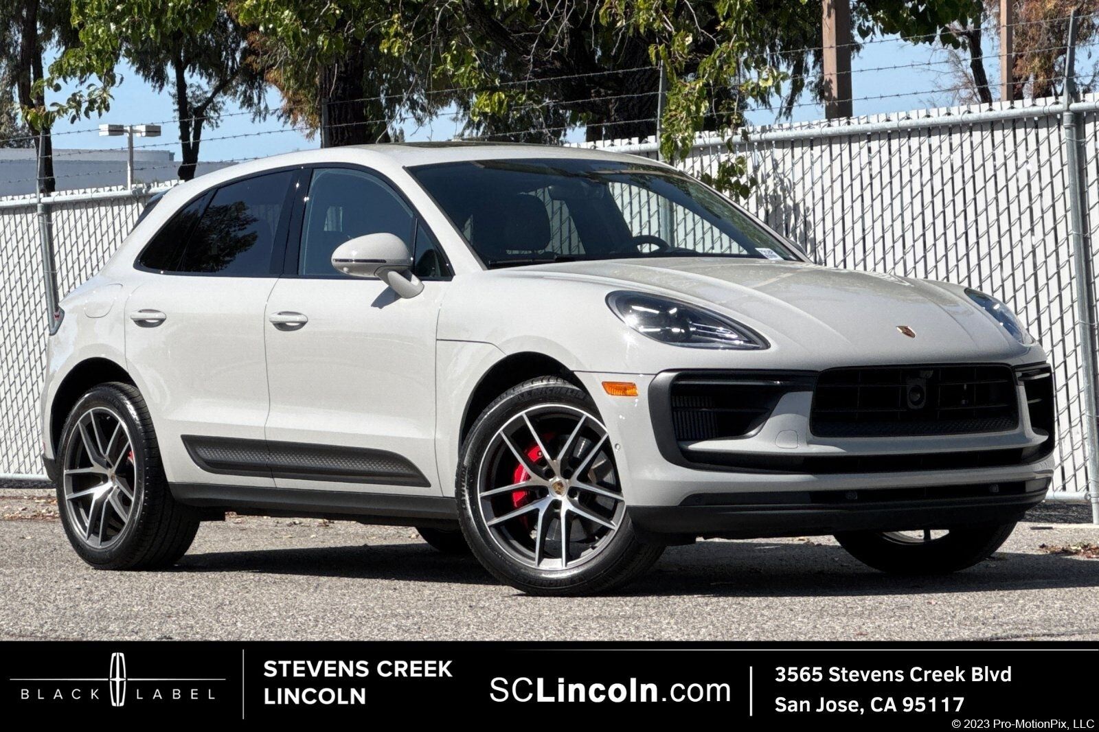 2022 PORSCHE Macan