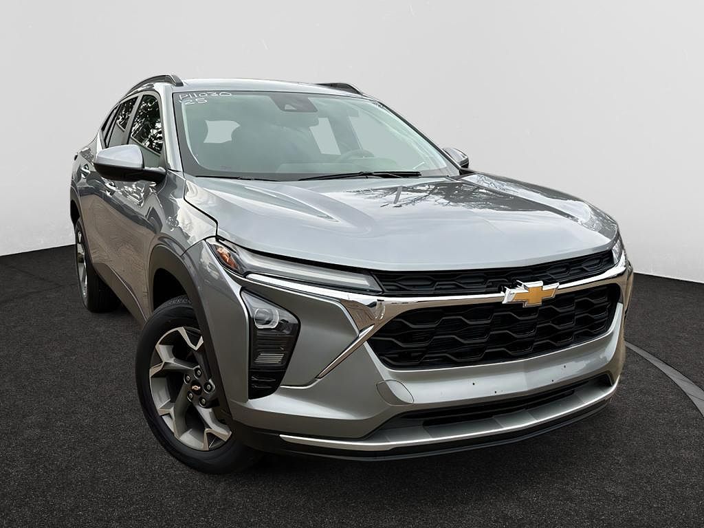 2025 CHEVROLET Trax