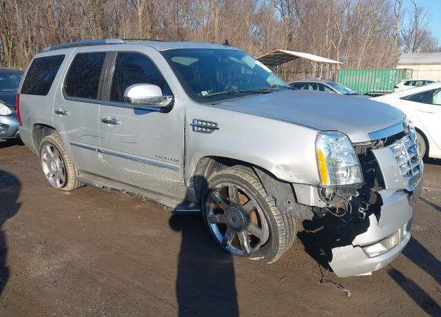 2010 CADILLAC Escalade