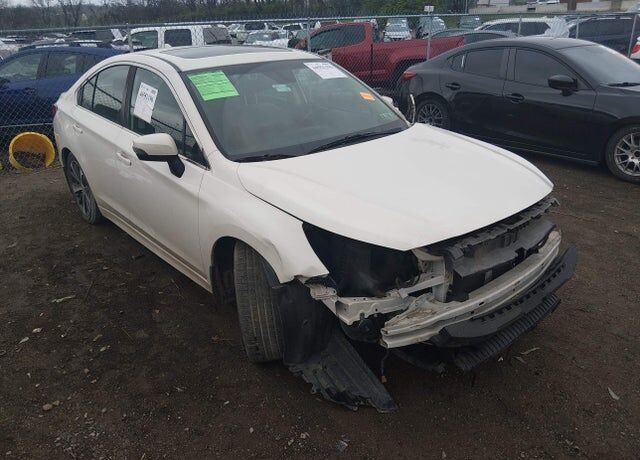 2017 SUBARU Legacy